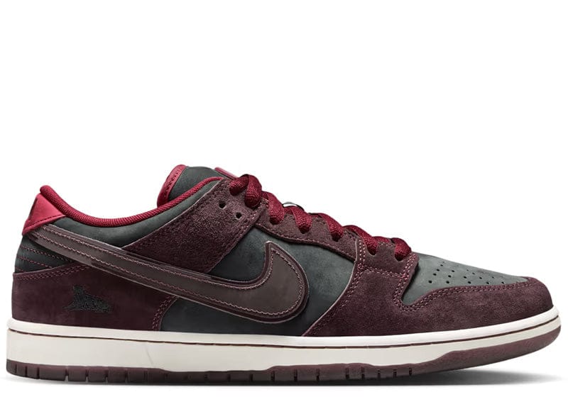 Nike SB Dunk Low Riot Skateshop